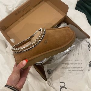 BRAND NEW UGG TASMAN SIZE 6W